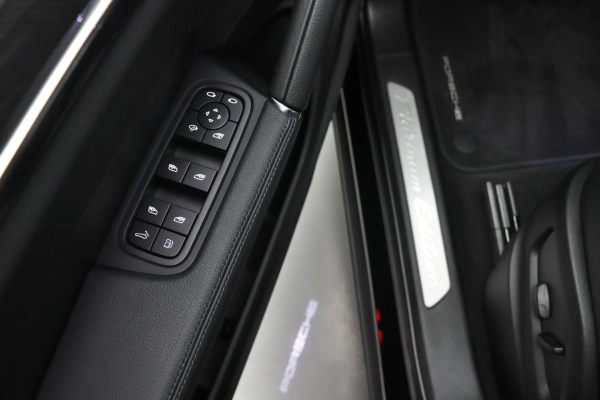 Foto do veiculo PORSCHE CAYENNE COUPé E-HYBRID PLATINUM EDITION