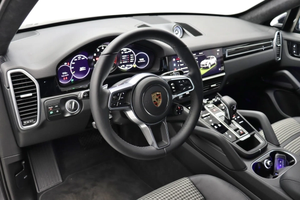 Foto do veiculo PORSCHE CAYENNE COUPé E-HYBRID PLATINUM EDITION