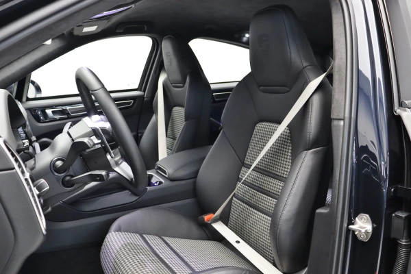Foto do veiculo PORSCHE CAYENNE COUPé E-HYBRID PLATINUM EDITION