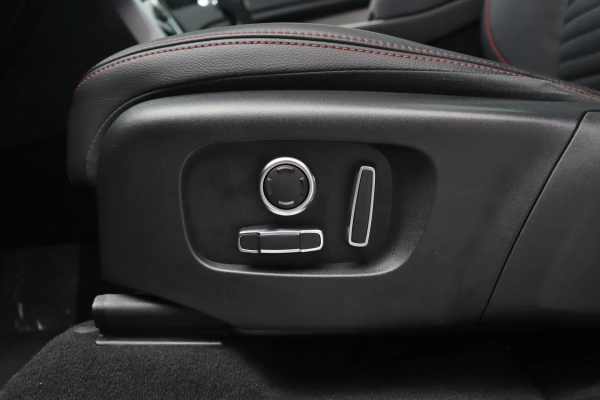 Foto do veiculo LAND ROVER DISCOVERY SPORT P250 SE R-DYNAMIC