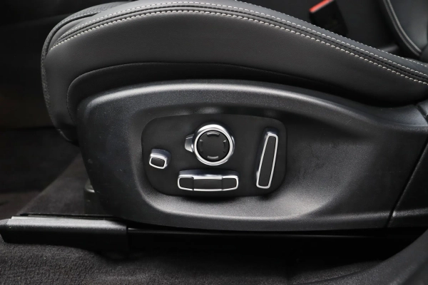 Foto do veiculo JAGUAR E-PACE P250 SE R-DYNAMIC