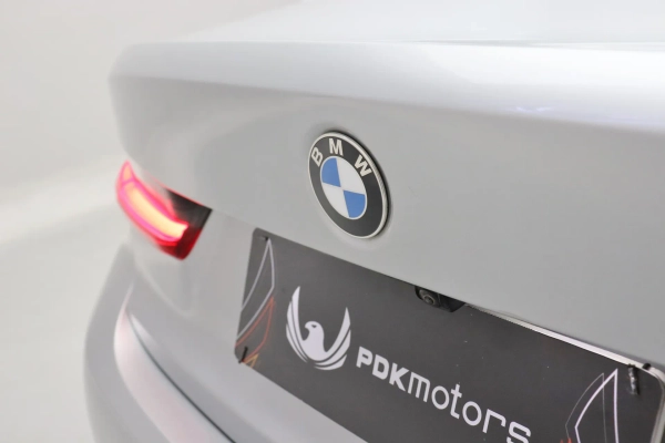 Foto do veiculo BMW 330I SPORT