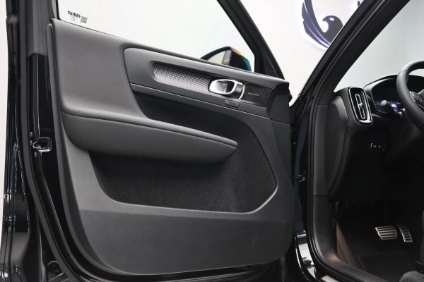 Foto do veiculo VOLVO XC40 T5 RECHARGE R-DESIGN