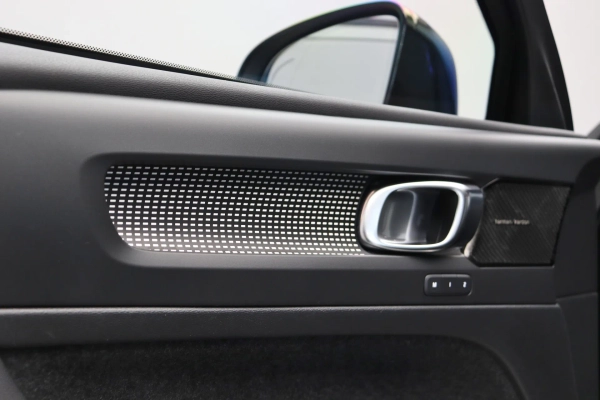 Foto do veiculo VOLVO XC40 T5 RECHARGE R-DESIGN