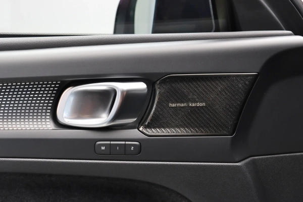 Foto do veiculo VOLVO XC40 T5 RECHARGE R-DESIGN