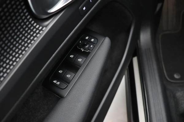 Foto do veiculo VOLVO XC40 T5 RECHARGE R-DESIGN