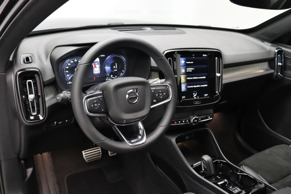 Foto do veiculo VOLVO XC40 T5 RECHARGE R-DESIGN