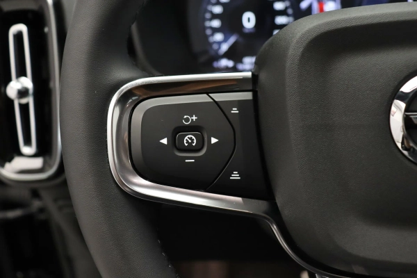 Foto do veiculo VOLVO XC40 T5 RECHARGE R-DESIGN