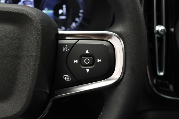 Foto do veiculo VOLVO XC40 T5 RECHARGE R-DESIGN