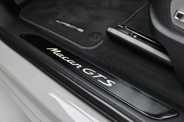 Foto do veiculo PORSCHE MACAN GTS
