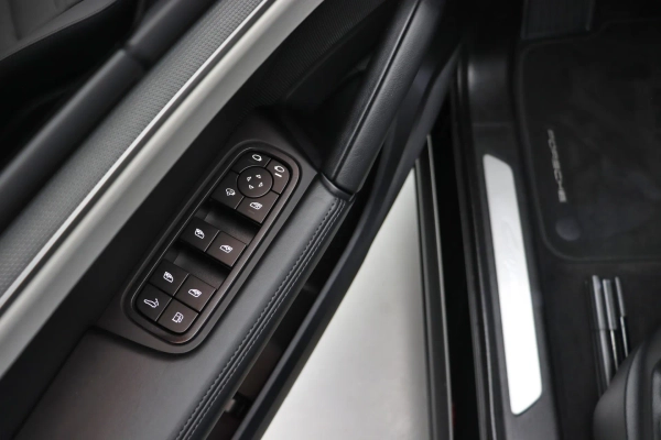 Foto do veiculo PORSCHE CAYENNE E-HYBRID