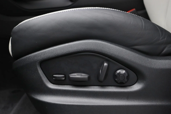 Foto do veiculo PORSCHE CAYENNE E-HYBRID