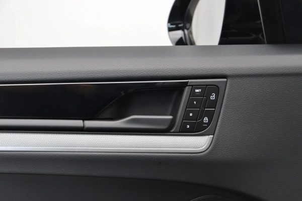 Foto do veiculo PORSCHE CAYENNE COUPé E-HYBRID