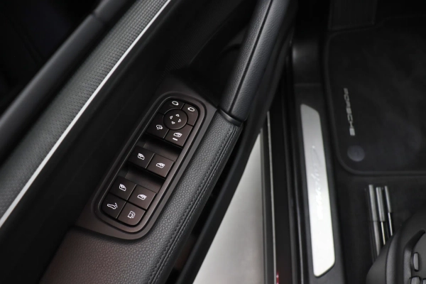 Foto do veiculo PORSCHE CAYENNE COUPé E-HYBRID