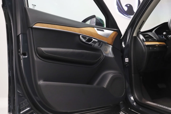 Foto do veiculo VOLVO XC90 T6 INSCRIPTION AWD | 7 LUGARES