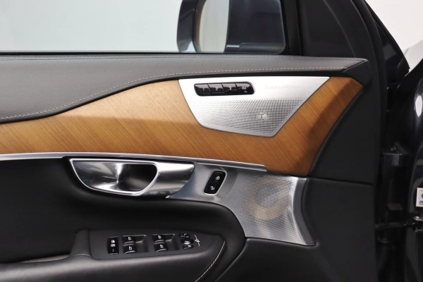 Foto do veiculo VOLVO XC90 T6 INSCRIPTION AWD | 7 LUGARES