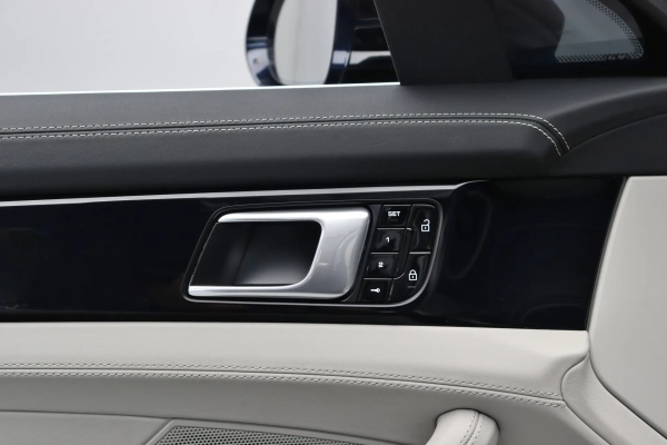 Foto do veiculo PORSCHE PANAMERA 4S E-HYBRID