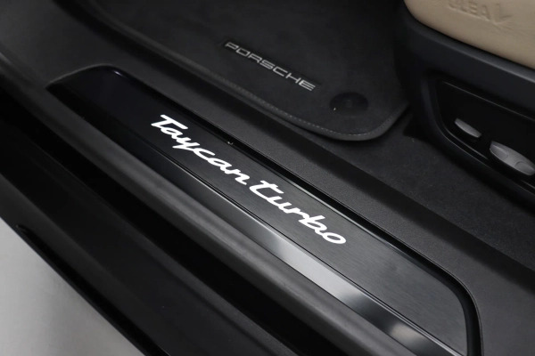 Foto do veiculo PORSCHE TAYCAN TURBO
