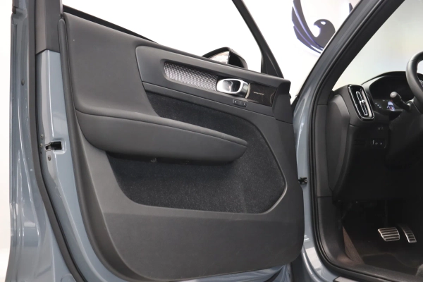 Foto do veiculo VOLVO XC40 T5 RECHARGE R-DESIGN