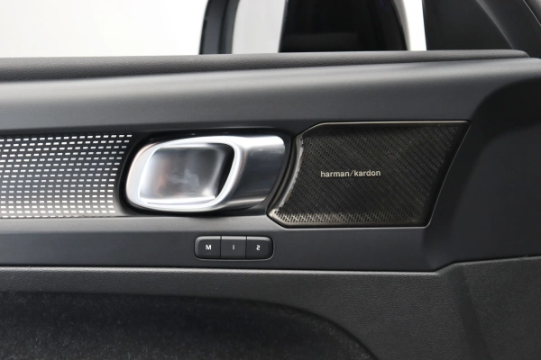 Foto do veiculo VOLVO XC40 T5 RECHARGE R-DESIGN