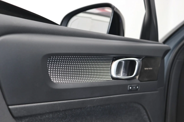 Foto do veiculo VOLVO XC40 T5 RECHARGE R-DESIGN