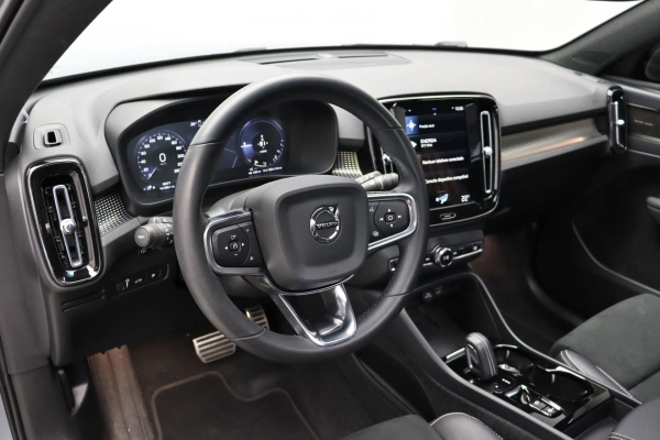 Foto do veiculo VOLVO XC40 T5 RECHARGE R-DESIGN