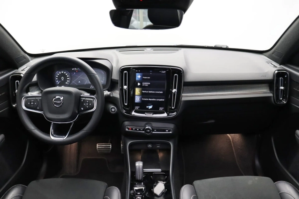 Foto do veiculo VOLVO XC40 T5 RECHARGE R-DESIGN