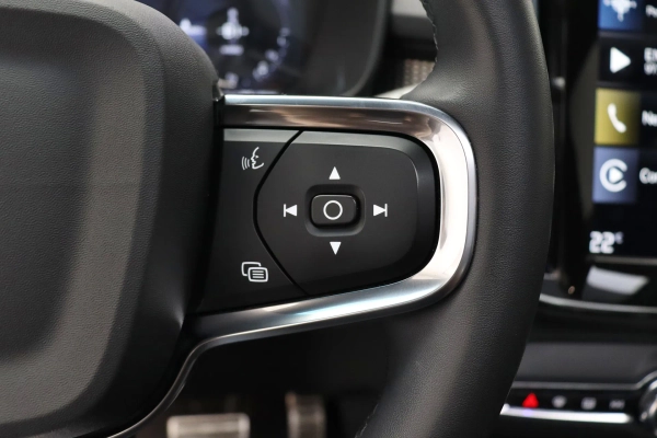 Foto do veiculo VOLVO XC40 T5 RECHARGE R-DESIGN
