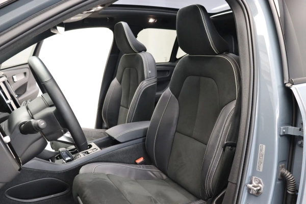 Foto do veiculo VOLVO XC40 T5 RECHARGE R-DESIGN