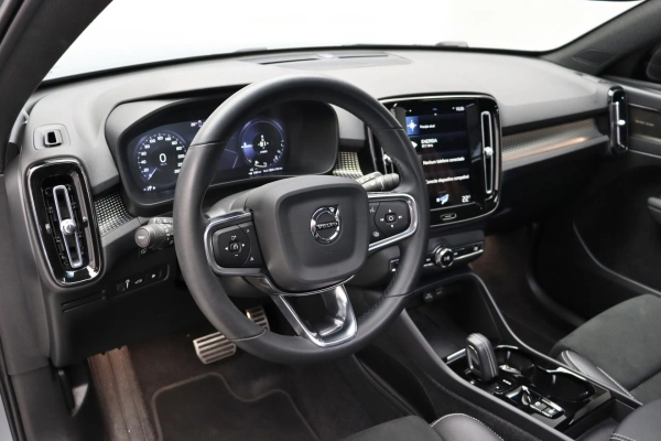 Foto do veiculo VOLVO XC40 T5 RECHARGE R-DESIGN