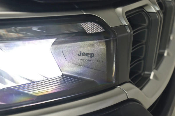Foto do veiculo JEEP COMMANDER OVERLAND 2.0T 4X4 | 7 LUGARES
