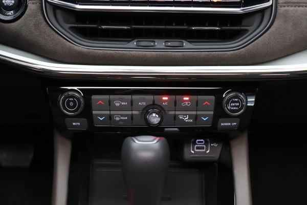 Foto do veiculo JEEP COMMANDER OVERLAND 2.0T 4X4 | 7 LUGARES