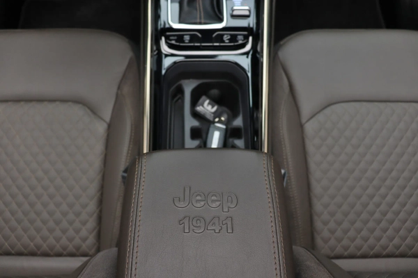 Foto do veiculo JEEP COMMANDER OVERLAND 2.0T 4X4 | 7 LUGARES