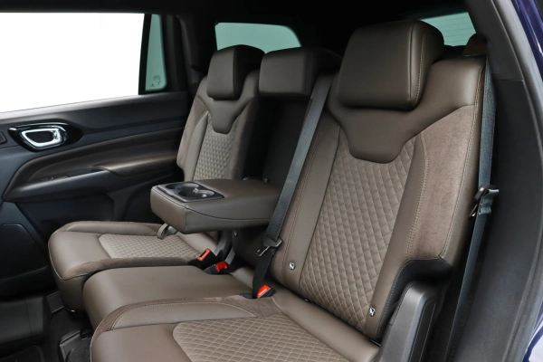 Foto do veiculo JEEP COMMANDER OVERLAND 2.0T 4X4 | 7 LUGARES