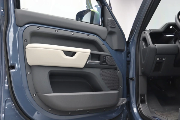 Foto do veiculo LAND ROVER DEFENDER 110 HSE X-DYNAMIC | 7 LUGARES
