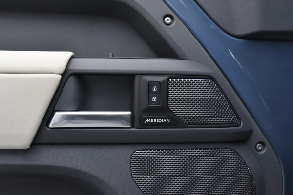 Foto do veiculo LAND ROVER DEFENDER 110 HSE X-DYNAMIC | 7 LUGARES