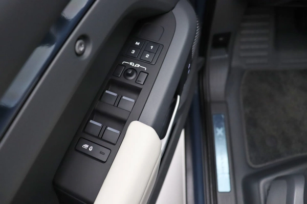 Foto do veiculo LAND ROVER DEFENDER 110 HSE X-DYNAMIC | 7 LUGARES