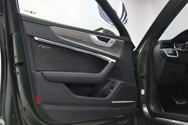Foto do veiculo AUDI RS6 AVANT PERFORMANCE