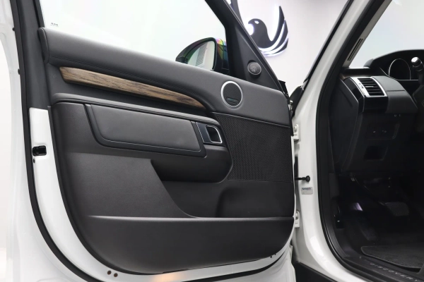 Foto do veiculo LAND ROVER DISCOVERY HSE TD6 | 7 LUGARES