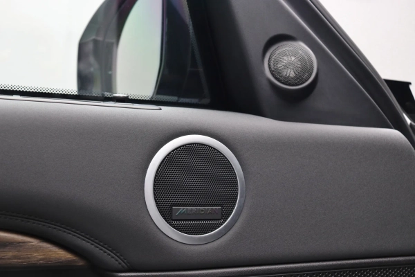 Foto do veiculo LAND ROVER DISCOVERY HSE TD6 | 7 LUGARES