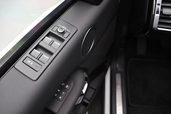 Foto do veiculo LAND ROVER DISCOVERY HSE TD6 | 7 LUGARES