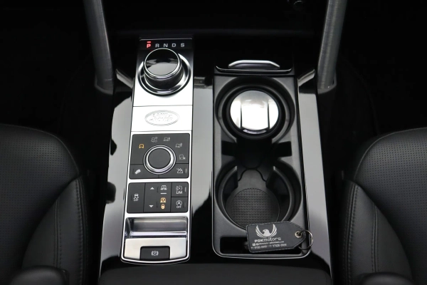 Foto do veiculo LAND ROVER DISCOVERY HSE TD6 | 7 LUGARES