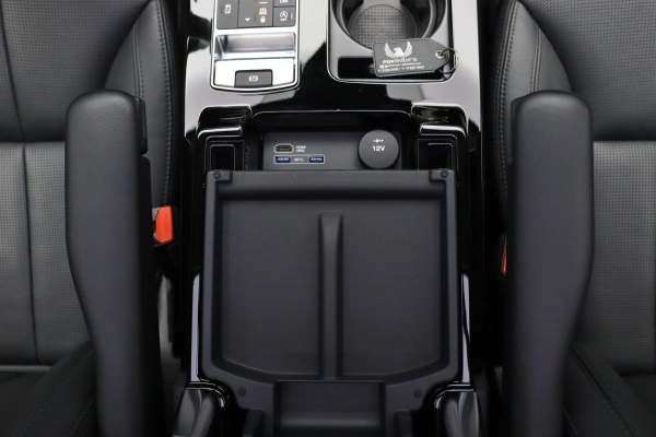 Foto do veiculo LAND ROVER DISCOVERY HSE TD6 | 7 LUGARES