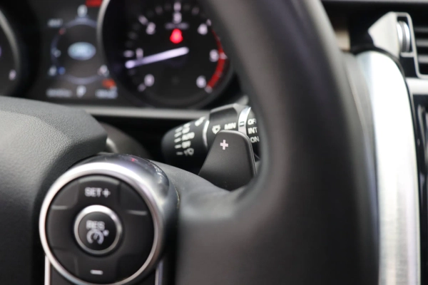 Foto do veiculo LAND ROVER DISCOVERY HSE TD6 | 7 LUGARES