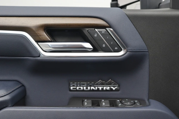 Foto do veiculo CHEVROLET SILVERADO HIGH COUNTRY