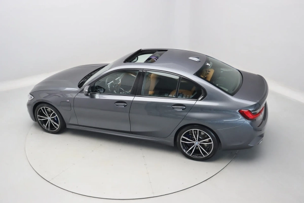 Foto do veiculo BMW 330E M SPORT