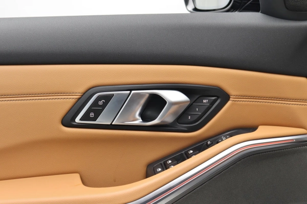 Foto do veiculo BMW 330E M SPORT