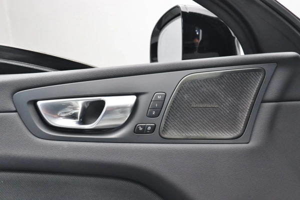 Foto do veiculo VOLVO XC60 T8 RECHARGE ULTIMATE DARK