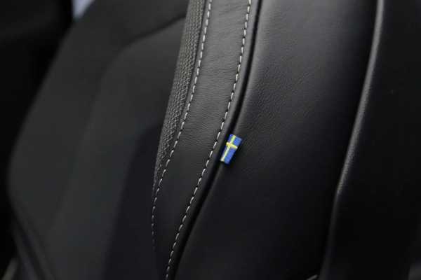 Foto do veiculo VOLVO XC60 T8 RECHARGE ULTIMATE DARK