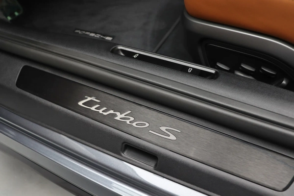 Foto do veiculo PORSCHE 911 TURBO S CABRIOLET